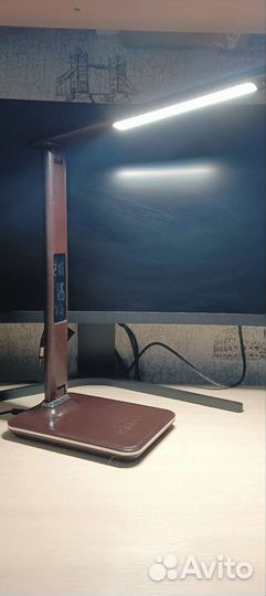 Настольная лампа с часами