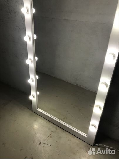 Зеркало с подсветкой большое