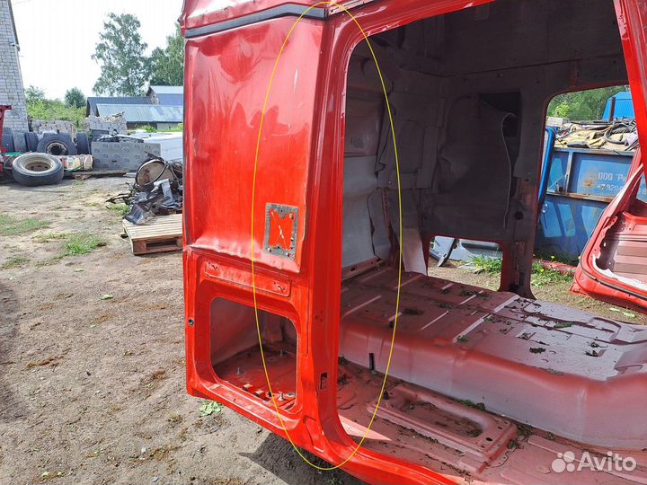 Стойка кабины правая Renault T