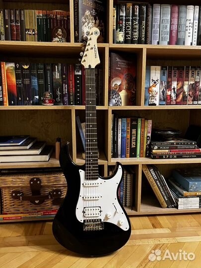 Электрогитара Yamaha Pacifica 012