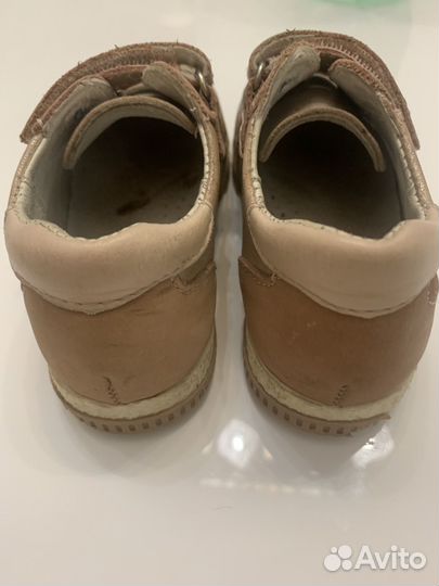 Кроссовки для девочки23-24 размера