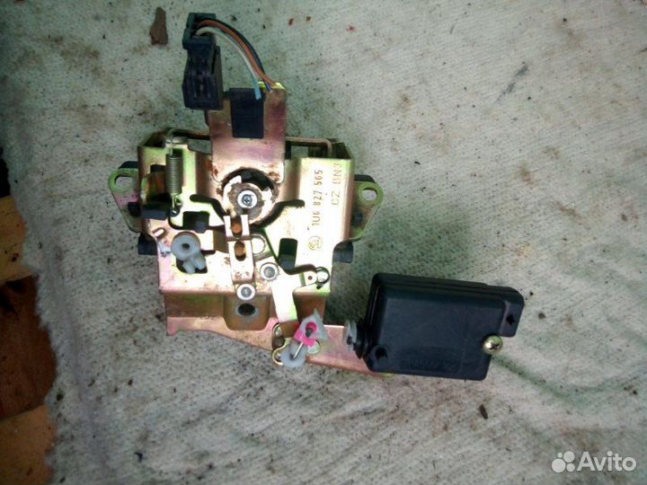 Замок крышки багажника задний Skoda Octavia tour