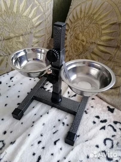 Стойка для кормления собак