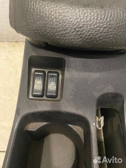 Подлокотник Mitsubishi Lancer 10