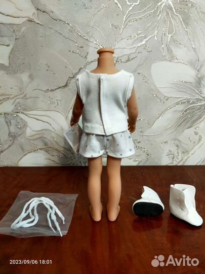 Тело светлое в идеале, пижамка Паола Рейна, обувь