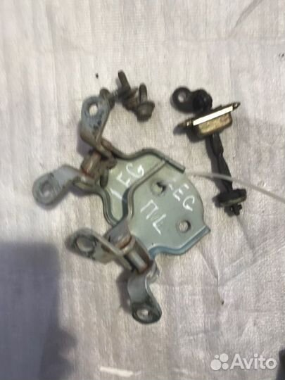 Петля двери Daewoo Leganzа