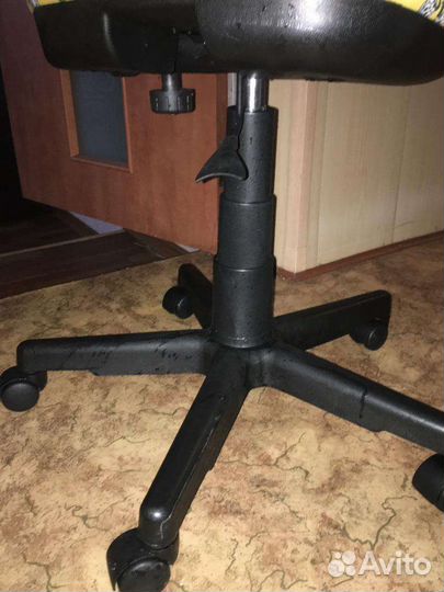 Компьютерное кресло детское, б/у