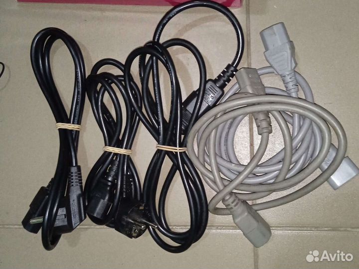 Зарядное устройство есть мини USB