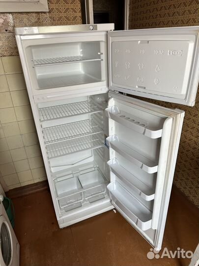 Холодильник indesit st167.028