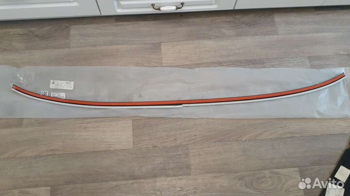 Молдинг лобового стекла Toyota Camry V70