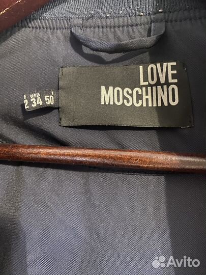 Ветровка love moschino