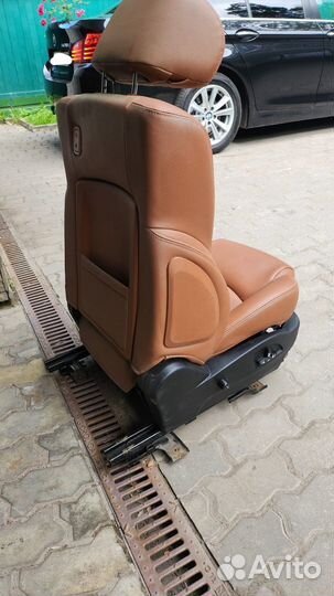 Кресло кожаное авто