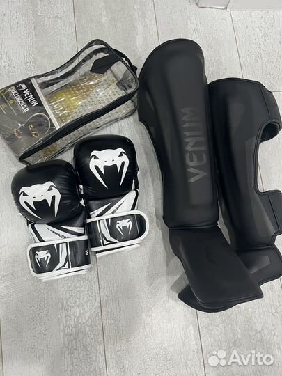 Щитки, перчатки новые
