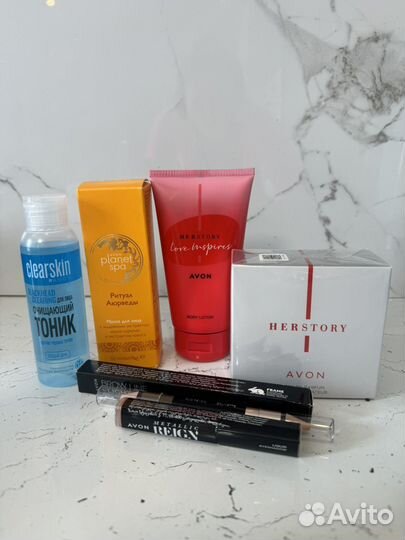 Набор косметики avon с парфюм водой Herstory
