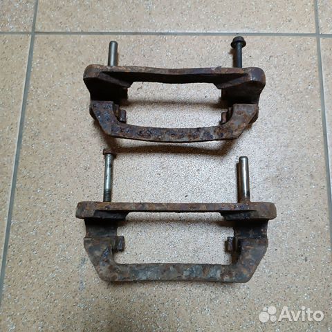 Скоба суппорта задняя левая subaru legacy 2