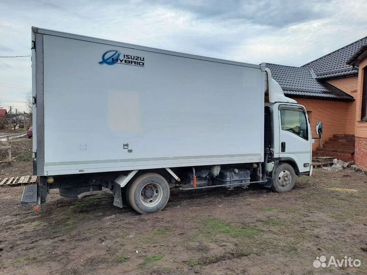 Isuzu ELF (N-series) рефрижератор, 2015