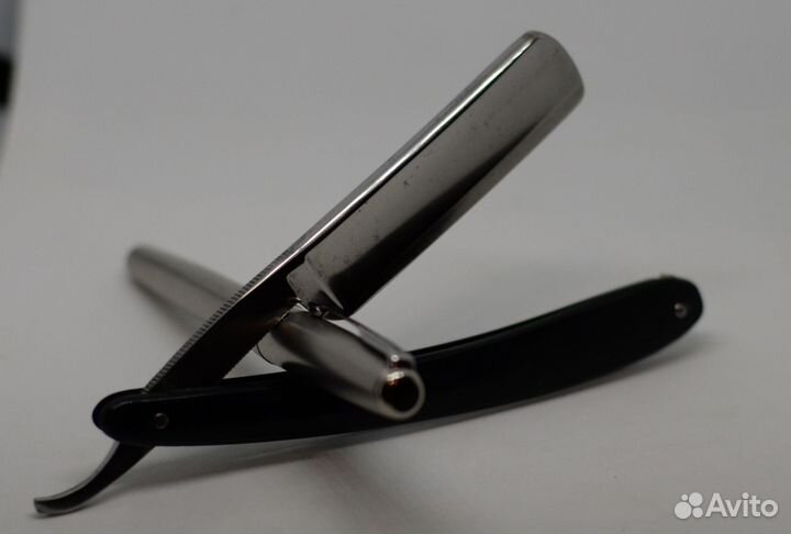 3. Старинная клинковая опасная бритва