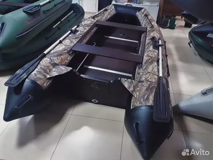 Лодка Адмирал 335 лес