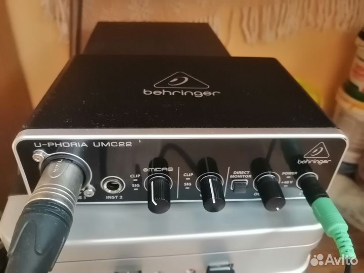 Внешняя звуковая карта Behringer umc22