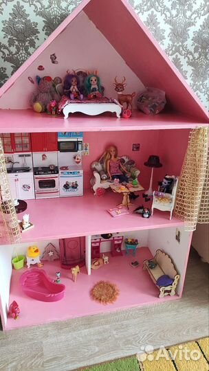 Домик кукольный с куклой Barbie и мебелью