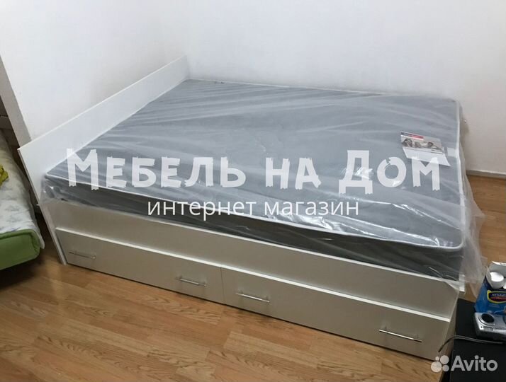 Кровать с матрасом