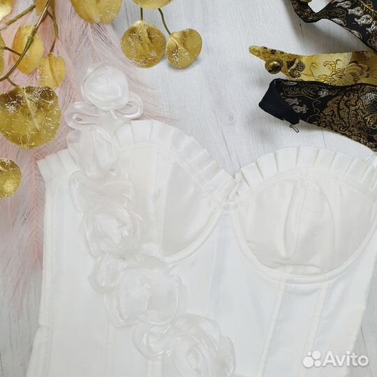 Белый корсет с розами