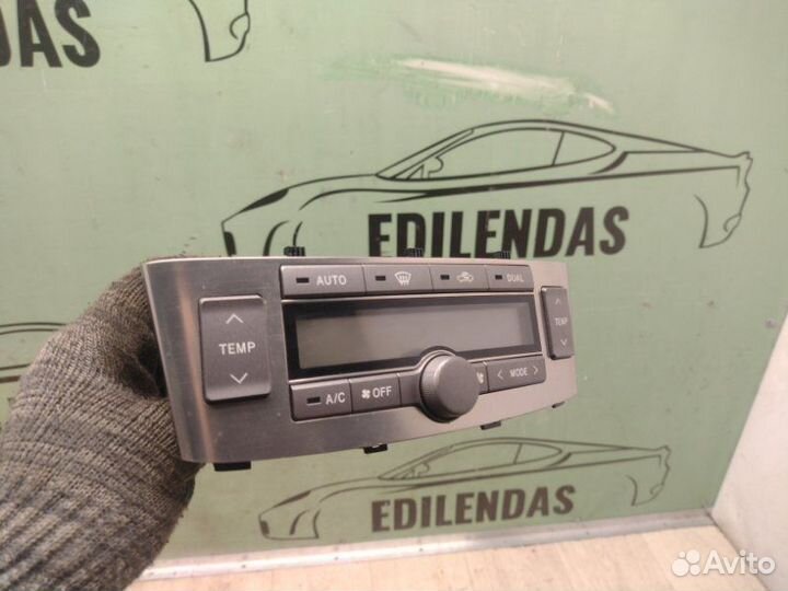 Блок управления климат-контролем Toyota Avensis 2