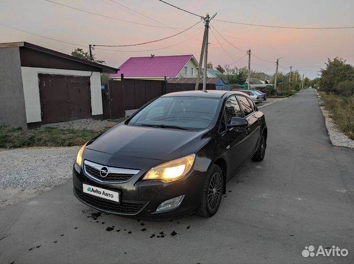 Opel Astra 1.4 МТ, 2011, 241 000 км