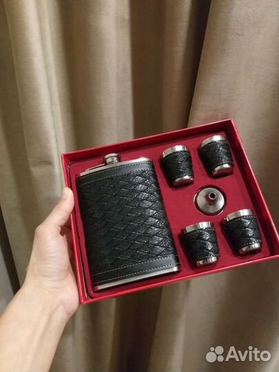 Подарочный набор фляжка и стопки