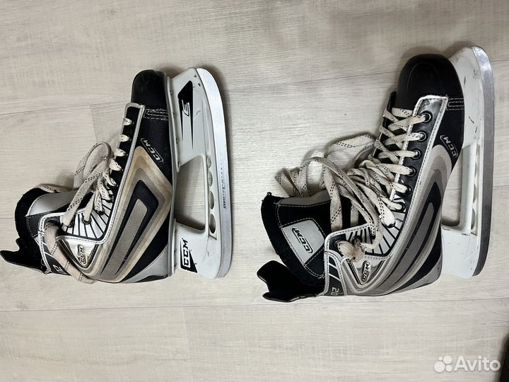 Хоккейные коньки CCM 44 размер