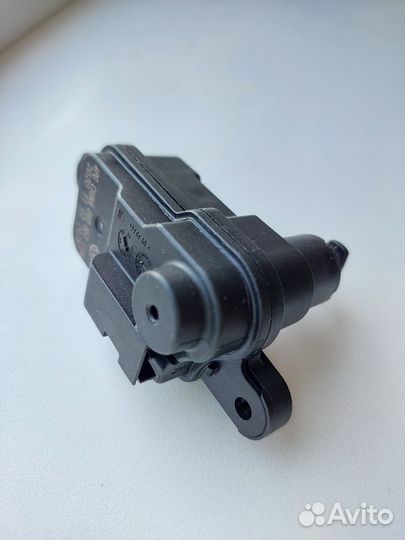Актуатор крышки лючка бензобака vag