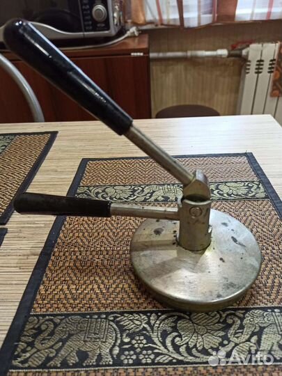 Закаточная машинка для банок