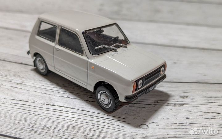 Модели деагостини 1:43 Trabant 601 и Иж14