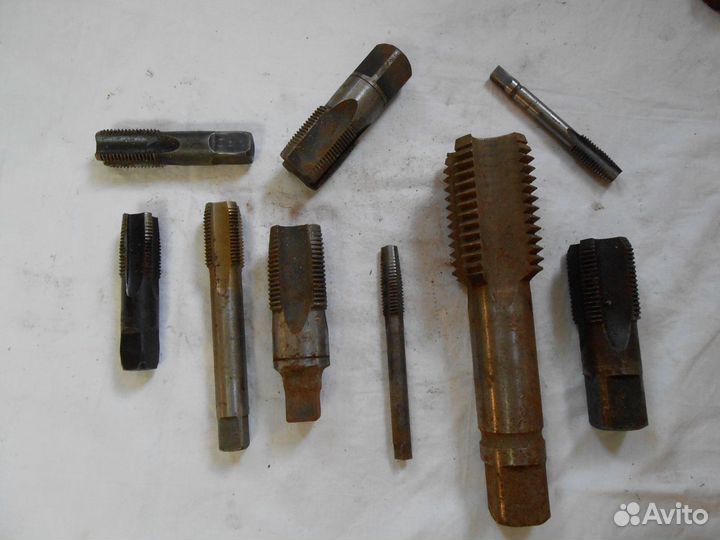 Инструмент токарный