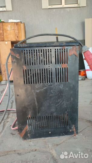 Зарядное устройство для электромобиля