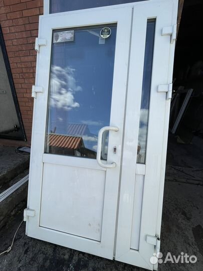 Дверь пвх входная