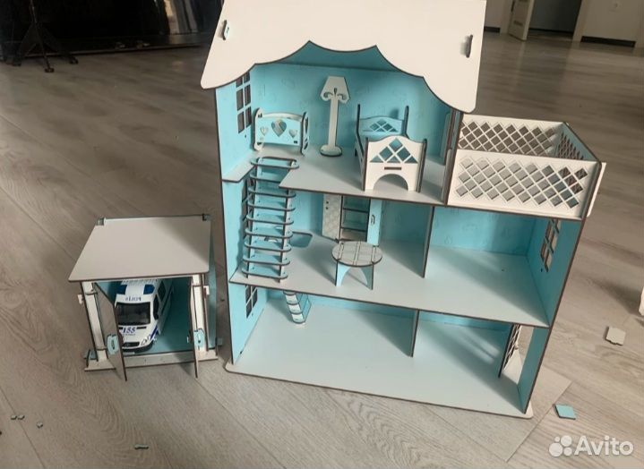 Кукольный домик с мебелью и гаражом