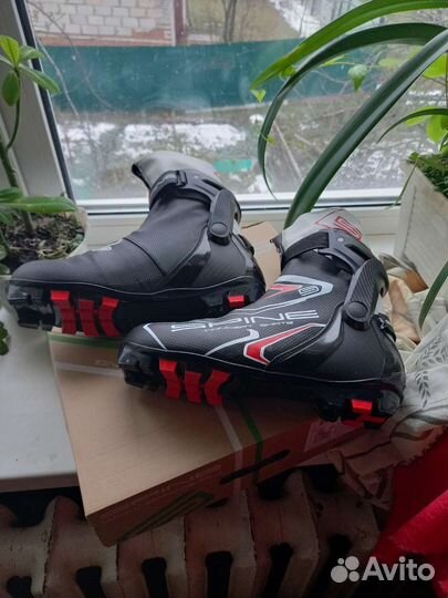 Лыжные ботинки