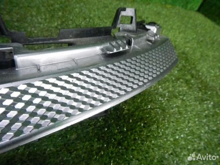 Накладка на решетку радиатора Kia Seltos