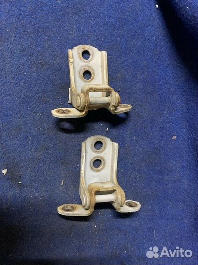 Петля двери левая Nissan Expert venw11 YD-22(DD)