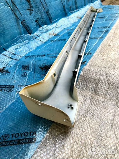 Накладка подножки левая Toyota Land Cruiser 200