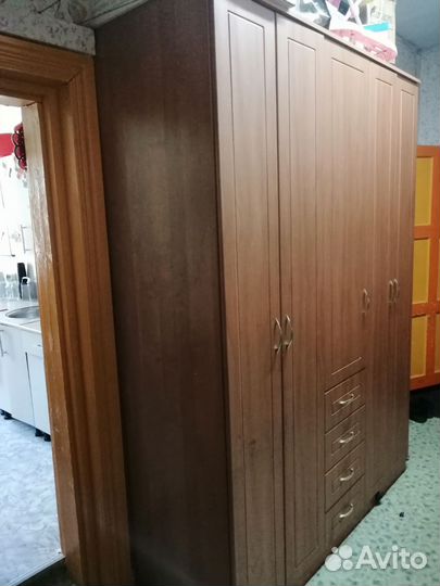 Шкаф