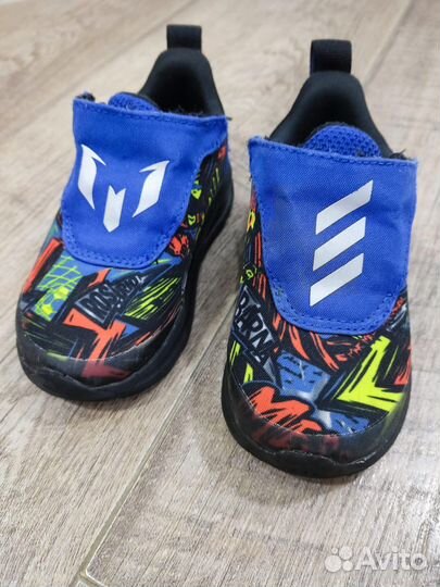 Кроссовки adidas