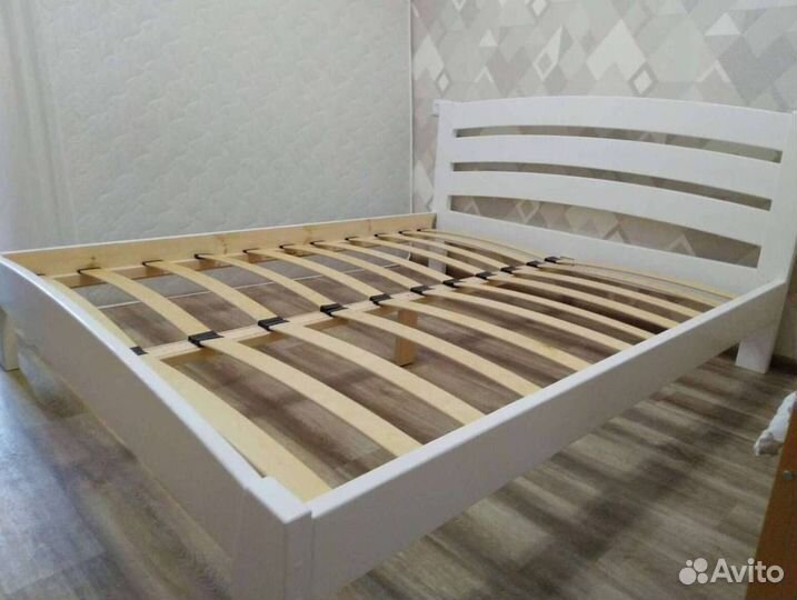 Кровать двуспальная из массива с ящиками