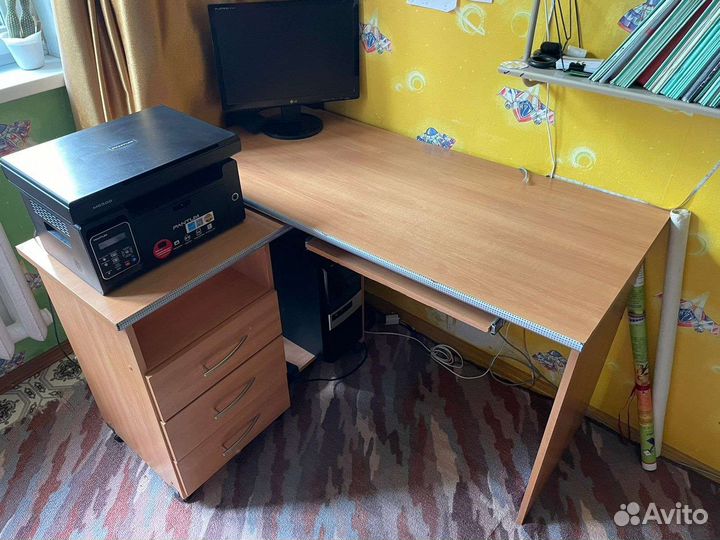 Компьютерный стол