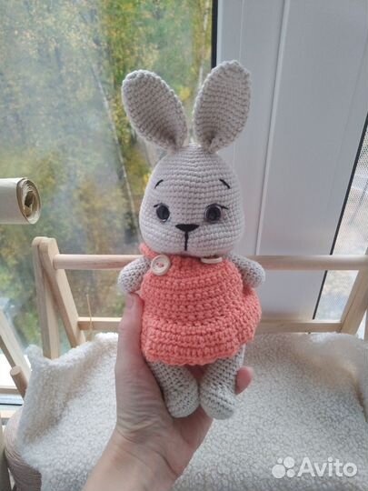Вязаная игрушка, зайка. Ручная работа, в наличии