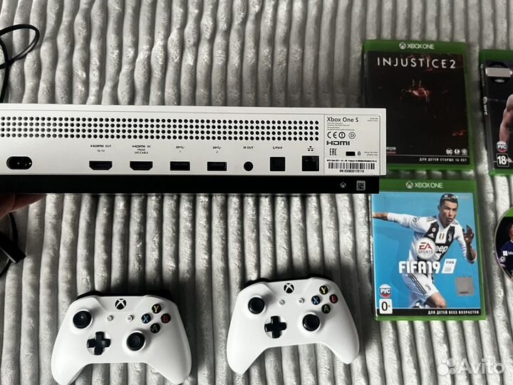 Xbox One S 1TB с играми