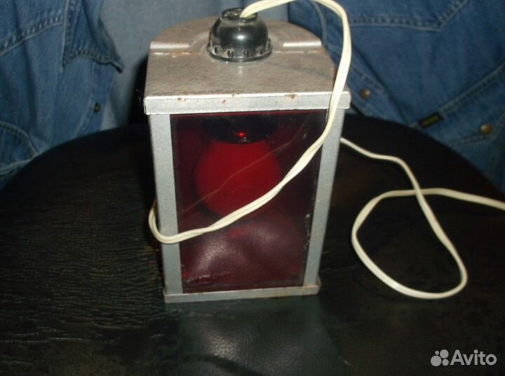 Красная лампа для фотографий