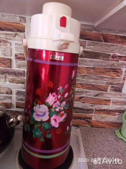 Чайник со свистком и термосы с помпой новые