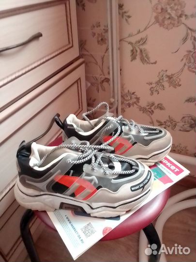 Кроссовки